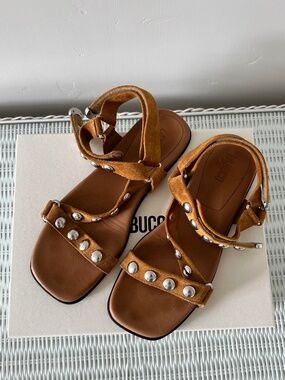 labucq siri sandal
